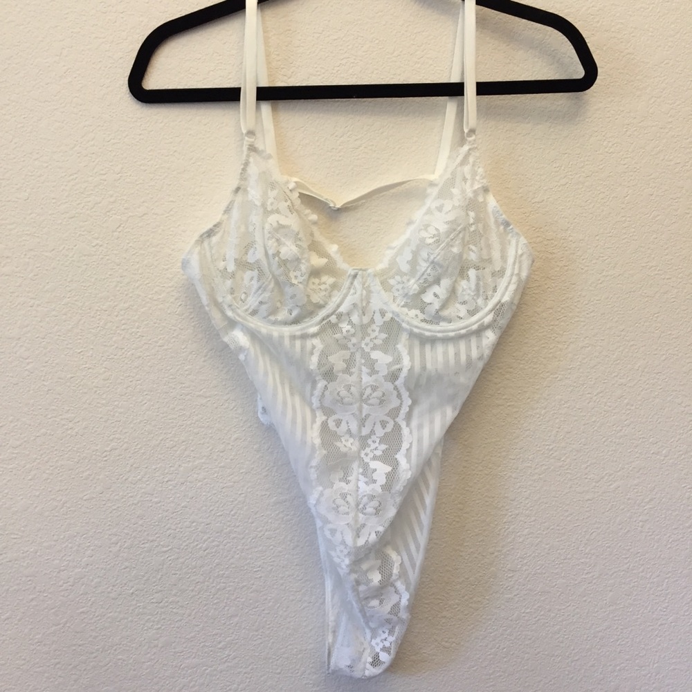 💐 Lace & Shadow-Stripe Underwire Teddy/Bodysuit